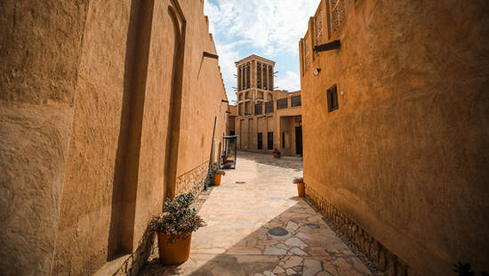 A narrow path in Al Bastakiya in Old Dubai